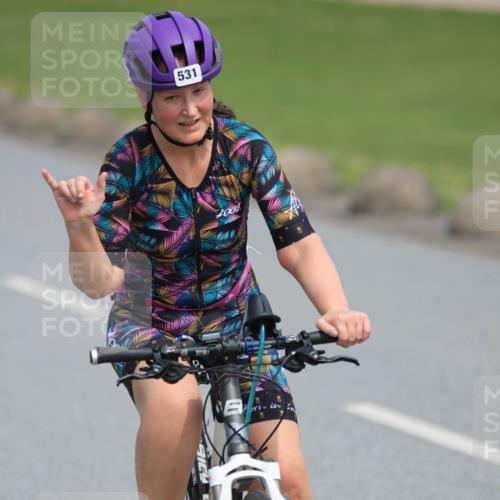 15.06.2025 - 27. Vierlanden-Triathlon H.Heesch http://msf.ph/oto/7986962 15.06.2025 11:15:42 Radfahren 65, 147, 531, 670, 729, 779 meine-sportfotos.de