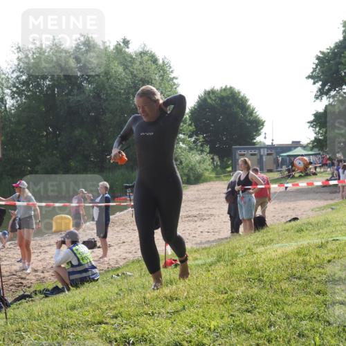 15.06.2025 - 27. Vierlanden-Triathlon KatJ http://msf.ph/oto/7986970 15.06.2025 09:02:40 Schwimmen 200, 223, 246 meine-sportfotos.de