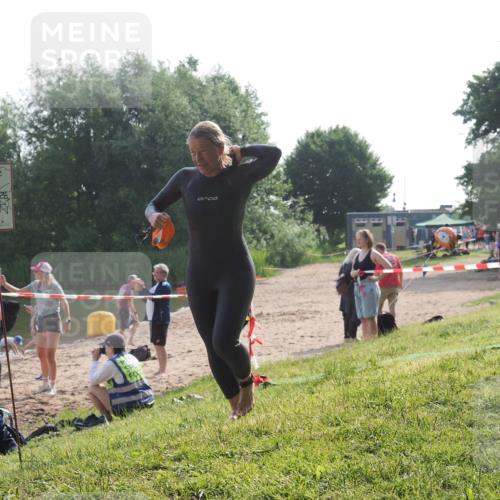 15.06.2025 - 27. Vierlanden-Triathlon KatJ http://msf.ph/oto/7986975 15.06.2025 09:02:40 Schwimmen 200, 223, 246 meine-sportfotos.de