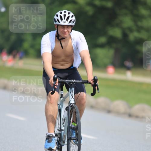 21.06.2025 - 27. Vierlanden-Triathlon H.Heesch http://msf.ph/oto/7986981 15.06.2025 11:35:24 Radfahren 58, 656 meine-sportfotos.de