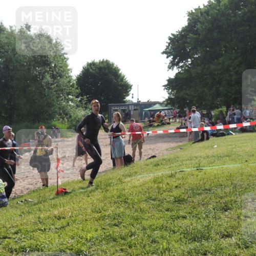15.06.2025 - 27. Vierlanden-Triathlon KatJ http://msf.ph/oto/7986987 15.06.2025 09:02:44 Schwimmen 200, 210, 223, 246 meine-sportfotos.de