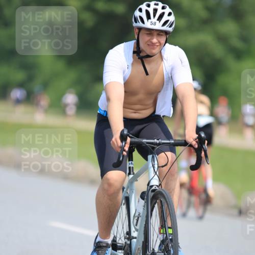 21.06.2025 - 27. Vierlanden-Triathlon H.Heesch http://msf.ph/oto/7987007 15.06.2025 11:35:24 Radfahren 58, 656 meine-sportfotos.de