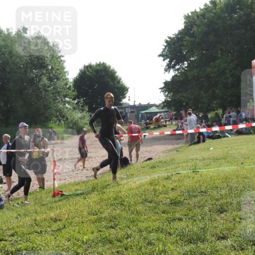 15.06.2025 - 27. Vierlanden-Triathlon KatJ http://msf.ph/oto/7987009 15.06.2025 09:02:45 Schwimmen 200, 210, 223, 246 meine-sportfotos.de
