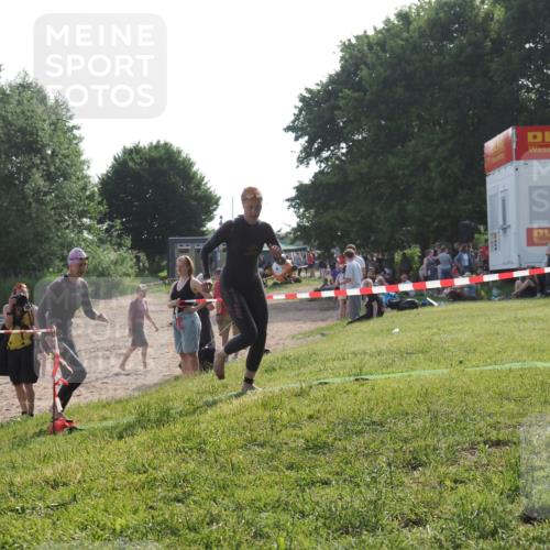 15.06.2025 - 27. Vierlanden-Triathlon KatJ http://msf.ph/oto/7987029 15.06.2025 09:02:45 Schwimmen 200, 210, 223, 246 meine-sportfotos.de