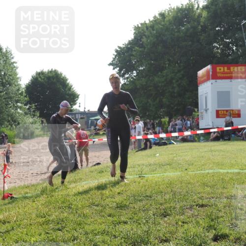 15.06.2025 - 27. Vierlanden-Triathlon KatJ http://msf.ph/oto/7987050 15.06.2025 09:02:46 Schwimmen 200, 210, 223, 246 meine-sportfotos.de