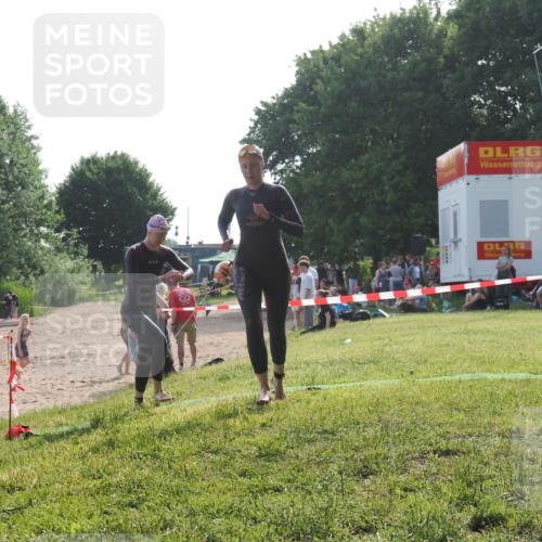 15.06.2025 - 27. Vierlanden-Triathlon KatJ http://msf.ph/oto/7987054 15.06.2025 09:02:46 Schwimmen 200, 210, 223, 246 meine-sportfotos.de