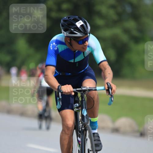 21.06.2025 - 27. Vierlanden-Triathlon H.Heesch http://msf.ph/oto/7987070 15.06.2025 11:35:47 Radfahren 70, 676, 735, 736 meine-sportfotos.de