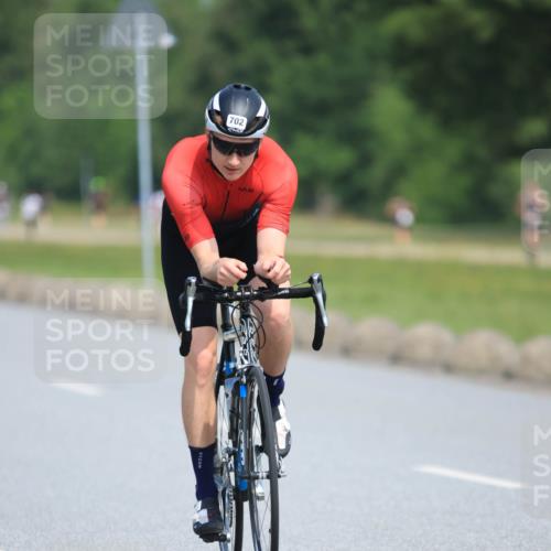 21.06.2025 - 27. Vierlanden-Triathlon H.Heesch http://msf.ph/oto/7987104 15.06.2025 11:36:13 Radfahren 651, 702, 725, 764 meine-sportfotos.de