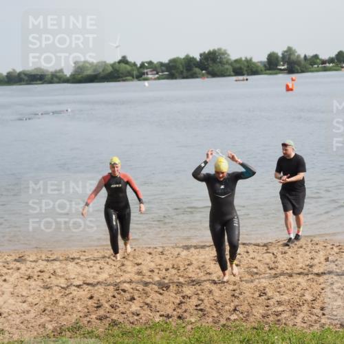 21.06.2025 - 27. Vierlanden-Triathlon MichiJ http://msf.ph/oto/7987106 15.06.2026 09:12:02 Schwimmen 201, 215, 229 meine-sportfotos.de