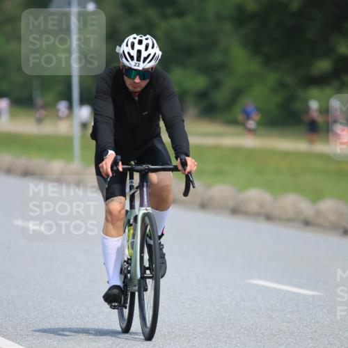 21.06.2025 - 27. Vierlanden-Triathlon H.Heesch http://msf.ph/oto/7987115 15.06.2025 11:36:33 Radfahren 23, 639, 697, 712, 851 meine-sportfotos.de