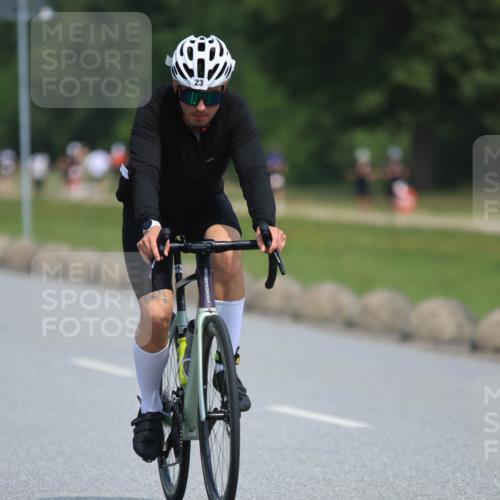 21.06.2025 - 27. Vierlanden-Triathlon H.Heesch http://msf.ph/oto/7987135 15.06.2025 11:36:33 Radfahren 23, 639, 697, 712, 851 meine-sportfotos.de