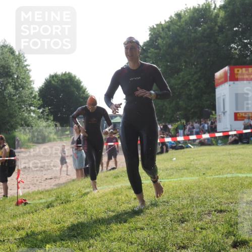 15.06.2025 - 27. Vierlanden-Triathlon KatJ http://msf.ph/oto/7987143 15.06.2025 09:02:48 Schwimmen 200, 210, 223, 246 meine-sportfotos.de