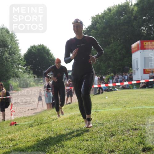 15.06.2025 - 27. Vierlanden-Triathlon KatJ http://msf.ph/oto/7987151 15.06.2025 09:02:49 Schwimmen 200, 210, 223 meine-sportfotos.de