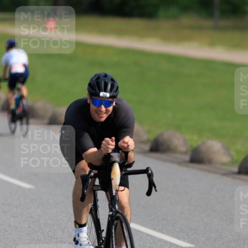 15.06.2025 - 27. Vierlanden-Triathlon H.Heesch http://msf.ph/oto/7987154 15.06.2025 09:09:37 Radfahren 30, 196 meine-sportfotos.de