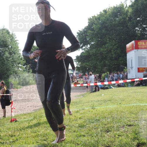 15.06.2025 - 27. Vierlanden-Triathlon KatJ http://msf.ph/oto/7987157 15.06.2025 09:02:49 Schwimmen 200, 210, 223 meine-sportfotos.de