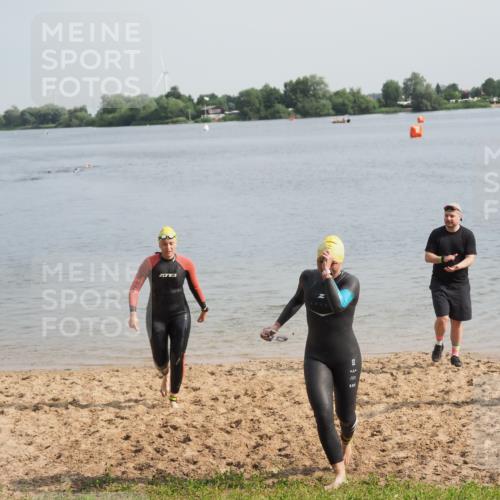 21.06.2025 - 27. Vierlanden-Triathlon MichiJ http://msf.ph/oto/7987160 15.06.2026 09:12:03 Schwimmen 201, 215, 229 meine-sportfotos.de
