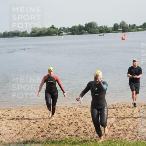 21.06.2025 - 27. Vierlanden-Triathlon MichiJ http://msf.ph/oto/7987175 15.06.2026 09:12:03 Schwimmen 201, 215, 229 meine-sportfotos.de