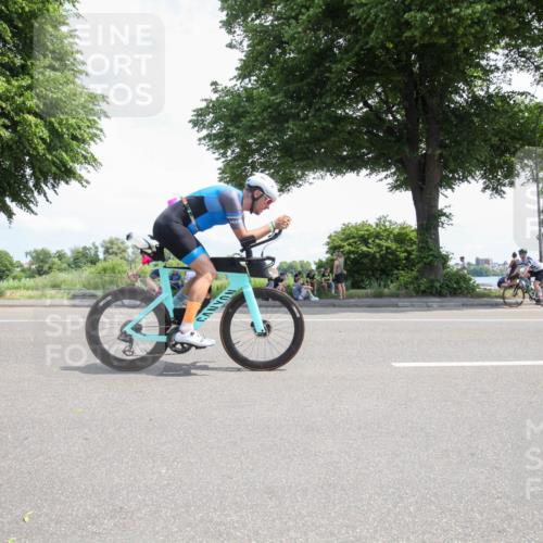 15.06.2025 - 7 Türme Triathlon Yannick Fuchs http://msf.ph/oto/7987180 15.06.2025 12:42:24 Radfahren 233, 254, 263, 297, 337, 465, 556, 571, 645 meine-sportfotos.de