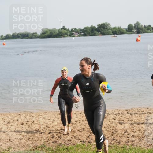 21.06.2025 - 27. Vierlanden-Triathlon MichiJ http://msf.ph/oto/7987206 15.06.2026 09:12:04 Schwimmen 201, 215, 229 meine-sportfotos.de