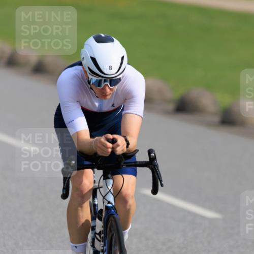 15.06.2025 - 27. Vierlanden-Triathlon H.Heesch http://msf.ph/oto/7987222 15.06.2025 09:10:08 Radfahren 8 meine-sportfotos.de