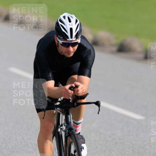 15.06.2025 - 27. Vierlanden-Triathlon H.Heesch http://msf.ph/oto/7987243 15.06.2025 09:10:29 Radfahren 25, 83 meine-sportfotos.de