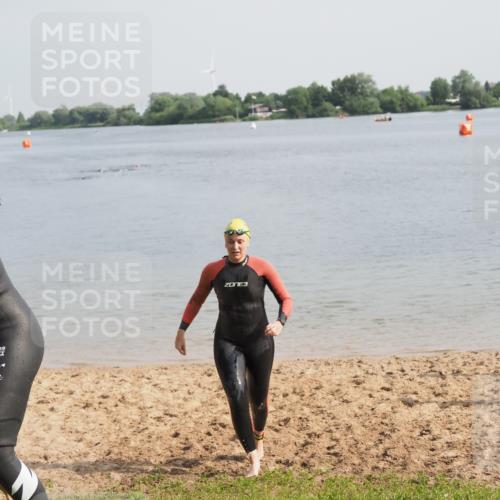 21.06.2025 - 27. Vierlanden-Triathlon MichiJ http://msf.ph/oto/7987248 15.06.2026 09:12:05 Schwimmen 201, 215, 229 meine-sportfotos.de