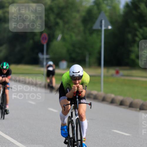 15.06.2025 - 27. Vierlanden-Triathlon H.Heesch http://msf.ph/oto/7987250 15.06.2025 09:10:54 Radfahren 54, 126 meine-sportfotos.de