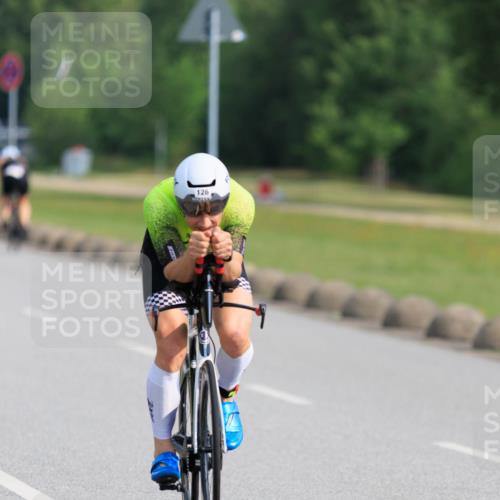 15.06.2025 - 27. Vierlanden-Triathlon H.Heesch http://msf.ph/oto/7987261 15.06.2025 09:10:54 Radfahren 54, 126 meine-sportfotos.de