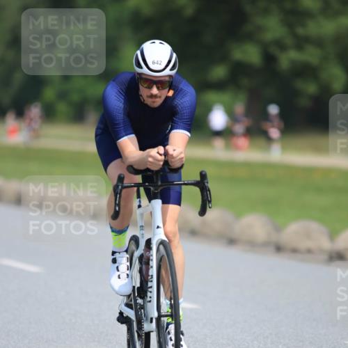 21.06.2025 - 27. Vierlanden-Triathlon H.Heesch http://msf.ph/oto/7987268 15.06.2025 11:36:56 Radfahren 123, 125, 642 meine-sportfotos.de