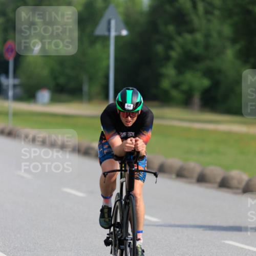 15.06.2025 - 27. Vierlanden-Triathlon H.Heesch http://msf.ph/oto/7987270 15.06.2025 09:10:56 Radfahren 54, 126 meine-sportfotos.de