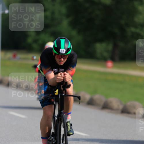 15.06.2025 - 27. Vierlanden-Triathlon H.Heesch http://msf.ph/oto/7987277 15.06.2025 09:10:57 Radfahren 54, 126 meine-sportfotos.de