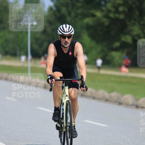 21.06.2025 - 27. Vierlanden-Triathlon H.Heesch http://msf.ph/oto/7987281 15.06.2025 11:37:03 Radfahren 125, 713 meine-sportfotos.de