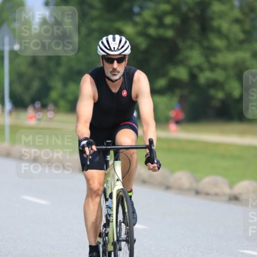 21.06.2025 - 27. Vierlanden-Triathlon H.Heesch http://msf.ph/oto/7987299 15.06.2025 11:37:03 Radfahren 125, 713 meine-sportfotos.de