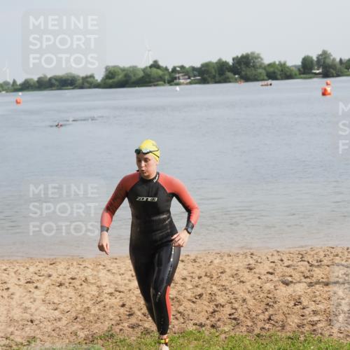 21.06.2025 - 27. Vierlanden-Triathlon MichiJ http://msf.ph/oto/7987306 15.06.2026 09:12:06 Schwimmen 201, 215, 229 meine-sportfotos.de