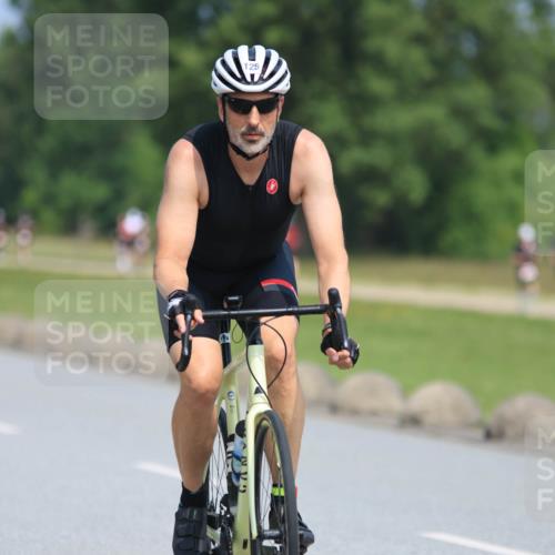 21.06.2025 - 27. Vierlanden-Triathlon H.Heesch http://msf.ph/oto/7987315 15.06.2025 11:37:04 Radfahren 125, 713 meine-sportfotos.de