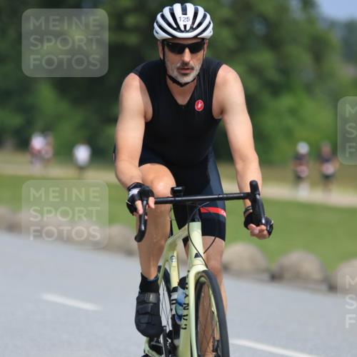 21.06.2025 - 27. Vierlanden-Triathlon H.Heesch http://msf.ph/oto/7987326 15.06.2025 11:37:04 Radfahren 125, 713 meine-sportfotos.de