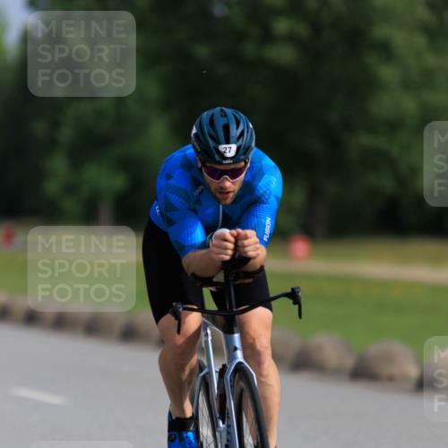 15.06.2025 - 27. Vierlanden-Triathlon H.Heesch http://msf.ph/oto/7987349 15.06.2025 09:12:24 Radfahren 27, 41, 69, 124 meine-sportfotos.de