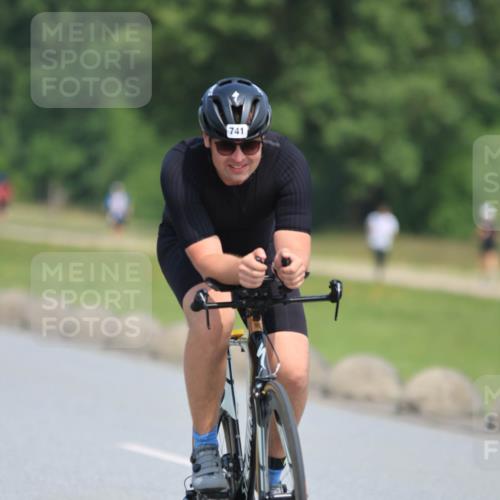 21.06.2025 - 27. Vierlanden-Triathlon H.Heesch http://msf.ph/oto/7987352 15.06.2025 11:37:20 Radfahren 741 meine-sportfotos.de