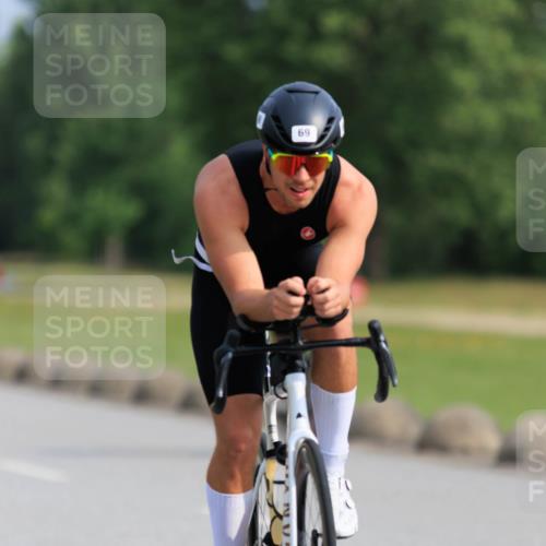 15.06.2025 - 27. Vierlanden-Triathlon H.Heesch http://msf.ph/oto/7987355 15.06.2025 09:12:26 Radfahren 27, 41, 69, 124 meine-sportfotos.de
