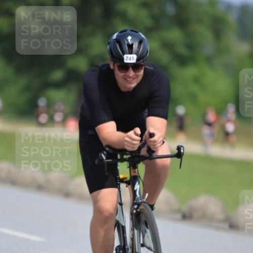 21.06.2025 - 27. Vierlanden-Triathlon H.Heesch http://msf.ph/oto/7987362 15.06.2025 11:37:20 Radfahren 741 meine-sportfotos.de