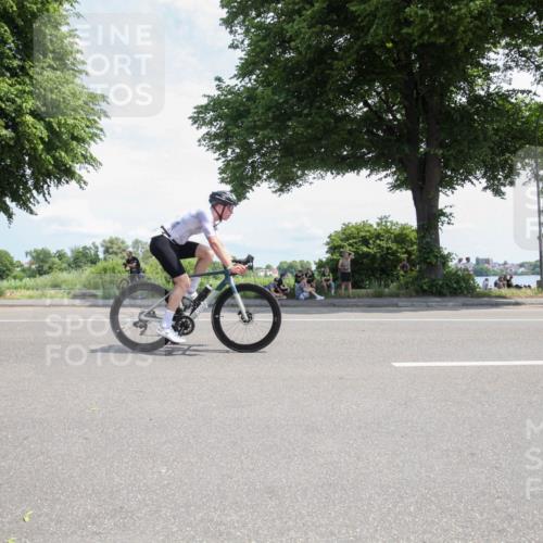 15.06.2025 - 7 Türme Triathlon Yannick Fuchs http://msf.ph/oto/7987366 15.06.2025 12:45:30 Radfahren 245, 363, 439, 551, 588 meine-sportfotos.de