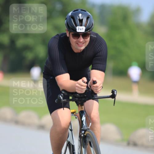 21.06.2025 - 27. Vierlanden-Triathlon H.Heesch http://msf.ph/oto/7987380 15.06.2025 11:37:20 Radfahren 741 meine-sportfotos.de