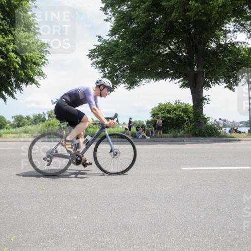 15.06.2025 - 7 Türme Triathlon Yannick Fuchs http://msf.ph/oto/7987399 15.06.2025 12:46:14 Radfahren 489, 501 meine-sportfotos.de
