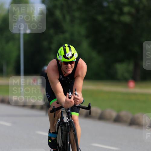 15.06.2025 - 27. Vierlanden-Triathlon H.Heesch http://msf.ph/oto/7987402 15.06.2025 09:12:43 Radfahren 86, 168, 181, 214 meine-sportfotos.de