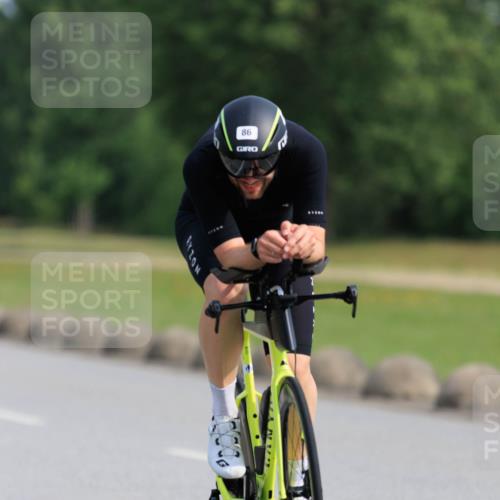 15.06.2025 - 27. Vierlanden-Triathlon H.Heesch http://msf.ph/oto/7987421 15.06.2025 09:12:45 Radfahren 86, 181, 214 meine-sportfotos.de