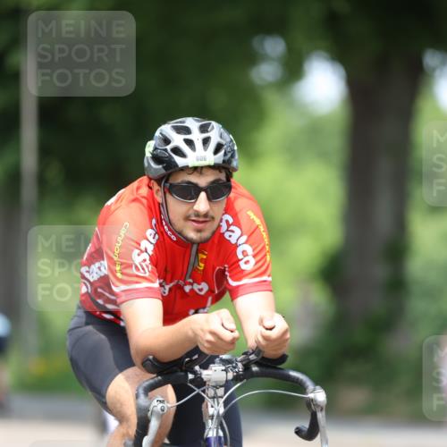 15.06.2025 - 7 Türme Triathlon Yannick Fuchs http://msf.ph/oto/7987424 15.06.2025 12:58:36 Radfahren 367, 386, 440, 460, 506, 531, 592, 606, 680, 762, 865, 950 meine-sportfotos.de