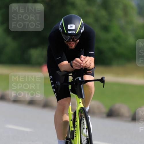 15.06.2025 - 27. Vierlanden-Triathlon H.Heesch http://msf.ph/oto/7987426 15.06.2025 09:12:45 Radfahren 86, 181, 214 meine-sportfotos.de