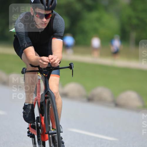 21.06.2025 - 27. Vierlanden-Triathlon H.Heesch http://msf.ph/oto/7987459 15.06.2025 11:37:38 Radfahren 90, 683, 727 meine-sportfotos.de