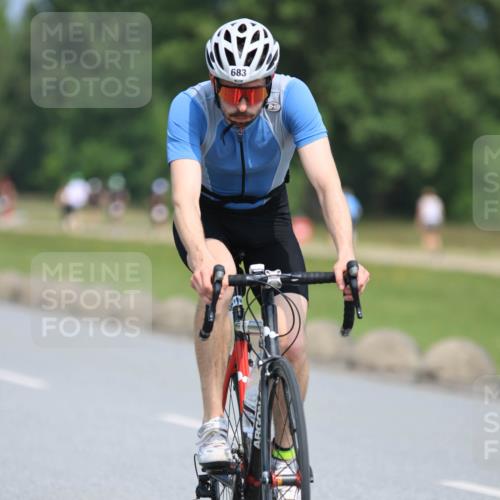 21.06.2025 - 27. Vierlanden-Triathlon H.Heesch http://msf.ph/oto/7987474 15.06.2025 11:37:45 Radfahren 683, 691, 759, 900 meine-sportfotos.de