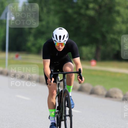 15.06.2025 - 27. Vierlanden-Triathlon H.Heesch http://msf.ph/oto/7987482 15.06.2025 09:14:03 Radfahren 26, 50, 120, 221 meine-sportfotos.de